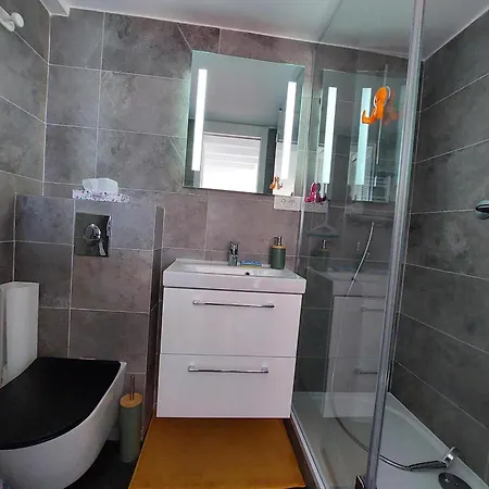 公寓 Renove A 50m De La Avec Balcon Et Parking - Fr-1-550-78 *